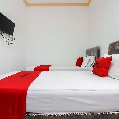 Hotel Reddoorz Near Sam Ratulangi Airport Manado Exterior foto