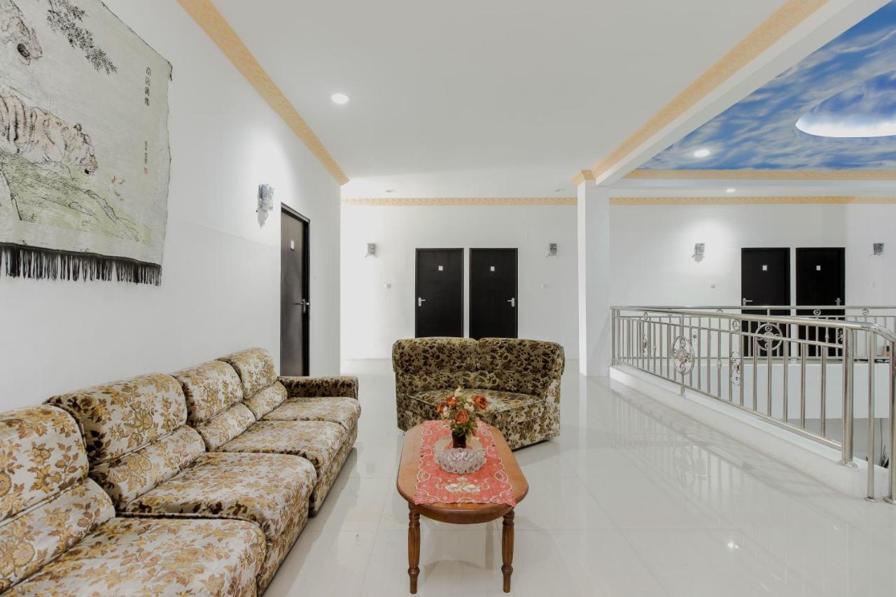 Hotel Reddoorz Near Sam Ratulangi Airport Manado Exterior foto