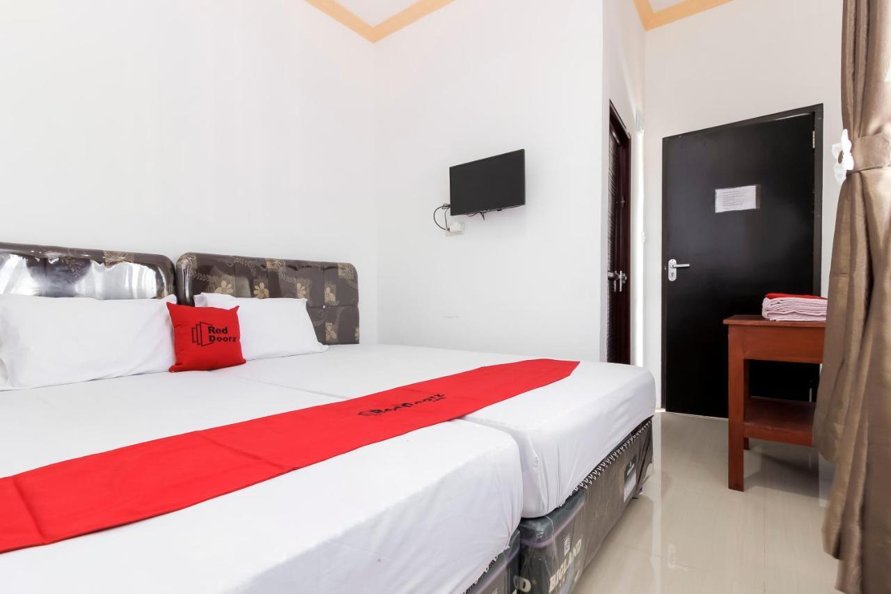 Hotel Reddoorz Near Sam Ratulangi Airport Manado Exterior foto