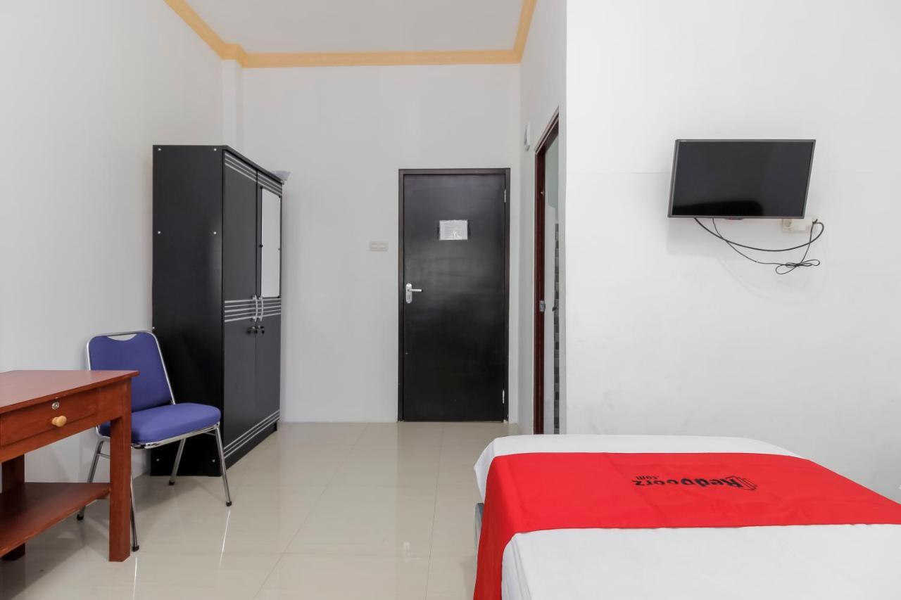Hotel Reddoorz Near Sam Ratulangi Airport Manado Exterior foto
