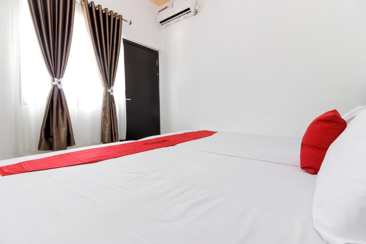 Hotel Reddoorz Near Sam Ratulangi Airport Manado Exterior foto
