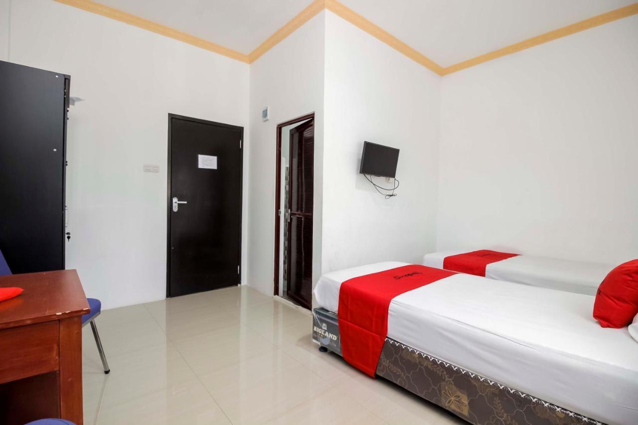 Hotel Reddoorz Near Sam Ratulangi Airport Manado Exterior foto