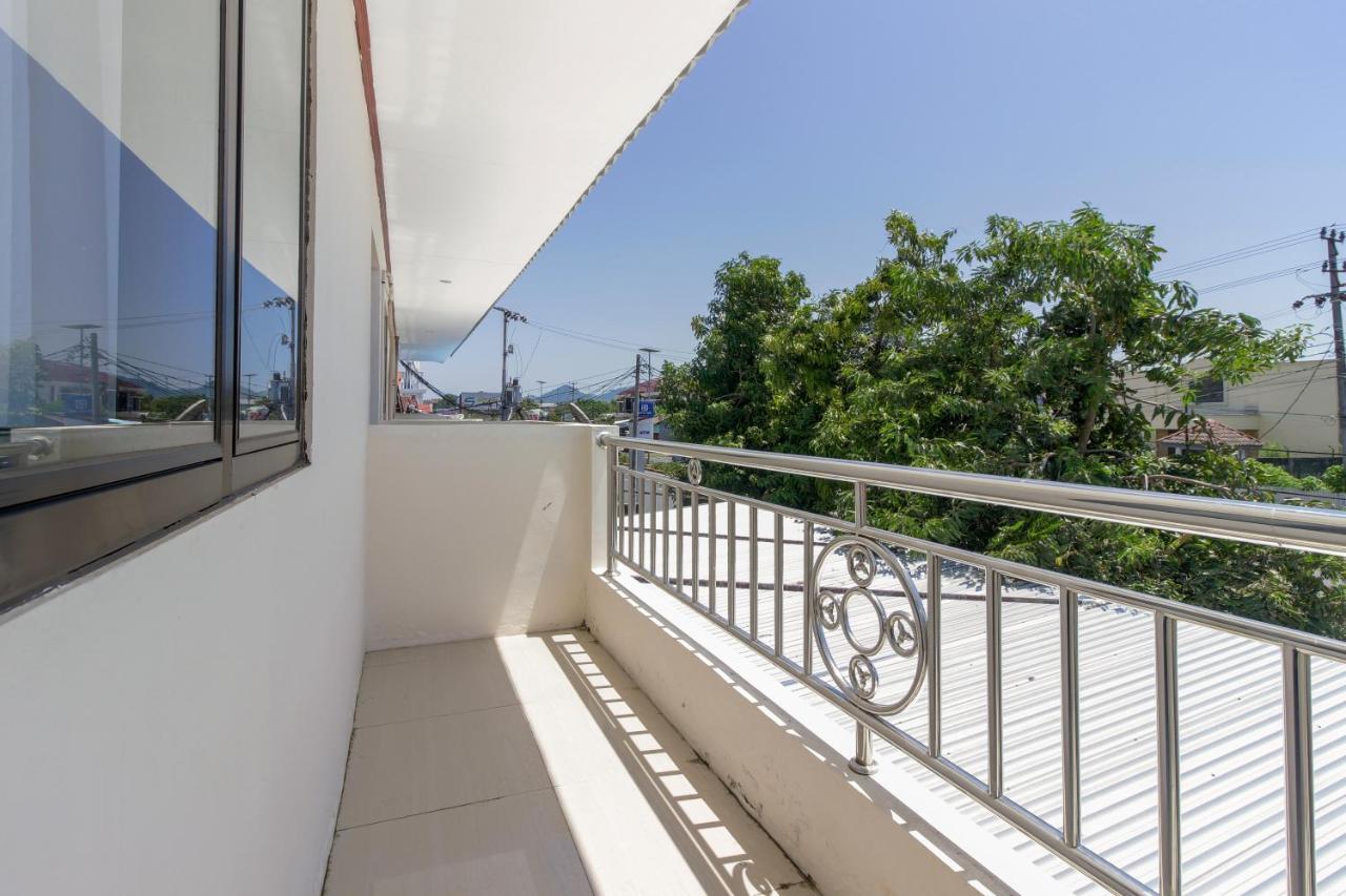 Hotel Reddoorz Near Sam Ratulangi Airport Manado Exterior foto