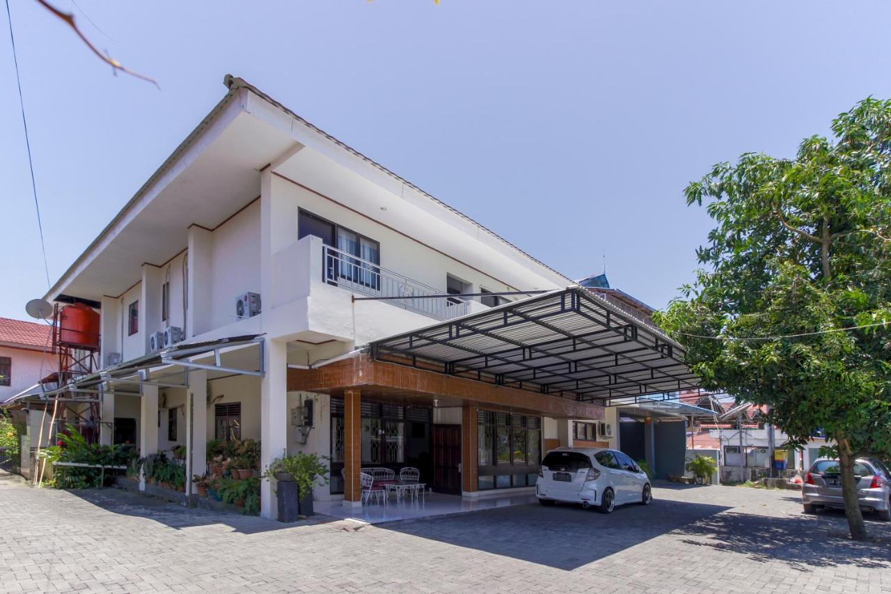 Hotel Reddoorz Near Sam Ratulangi Airport Manado Exterior foto