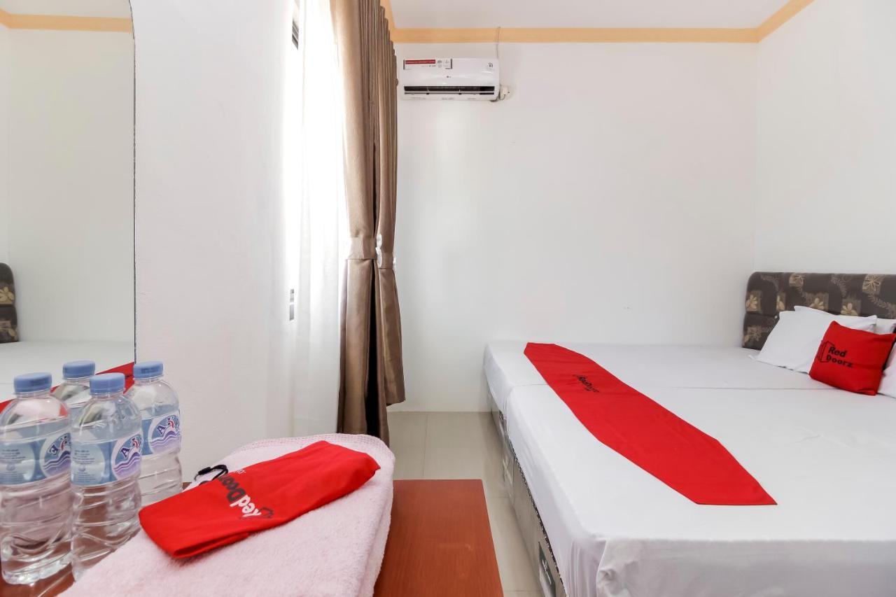 Hotel Reddoorz Near Sam Ratulangi Airport Manado Exterior foto