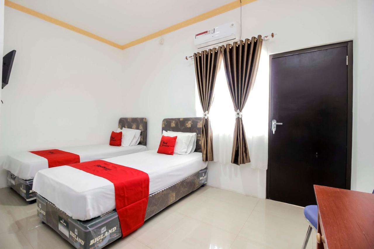 Hotel Reddoorz Near Sam Ratulangi Airport Manado Exterior foto