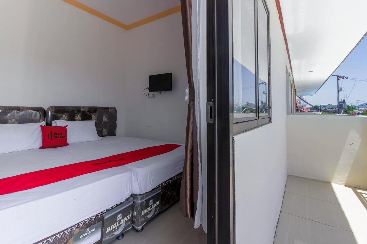 Hotel Reddoorz Near Sam Ratulangi Airport Manado Exterior foto