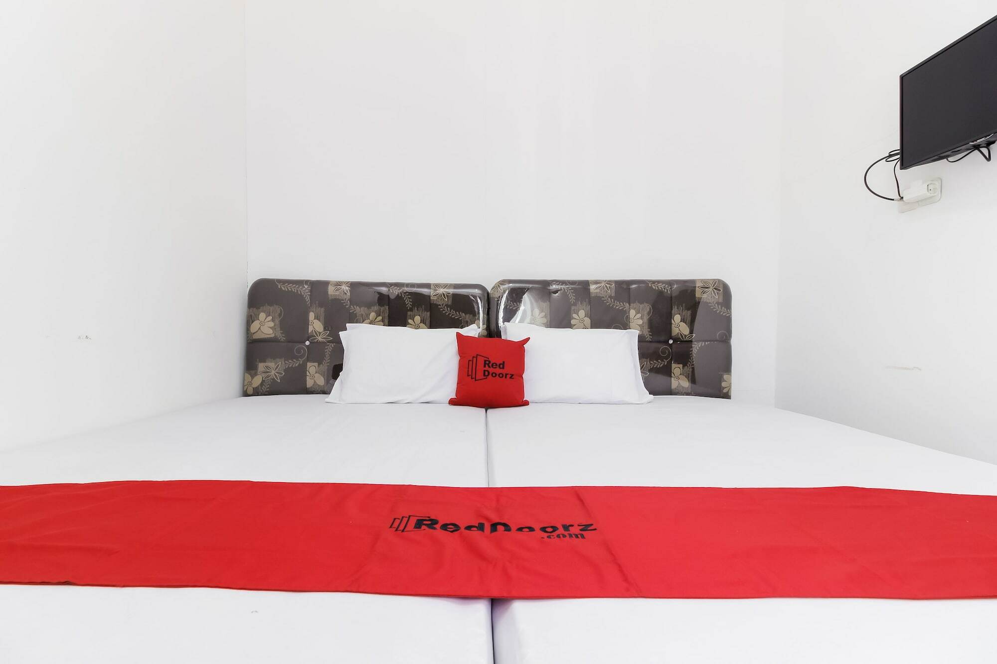 Hotel Reddoorz Near Sam Ratulangi Airport Manado Exterior foto